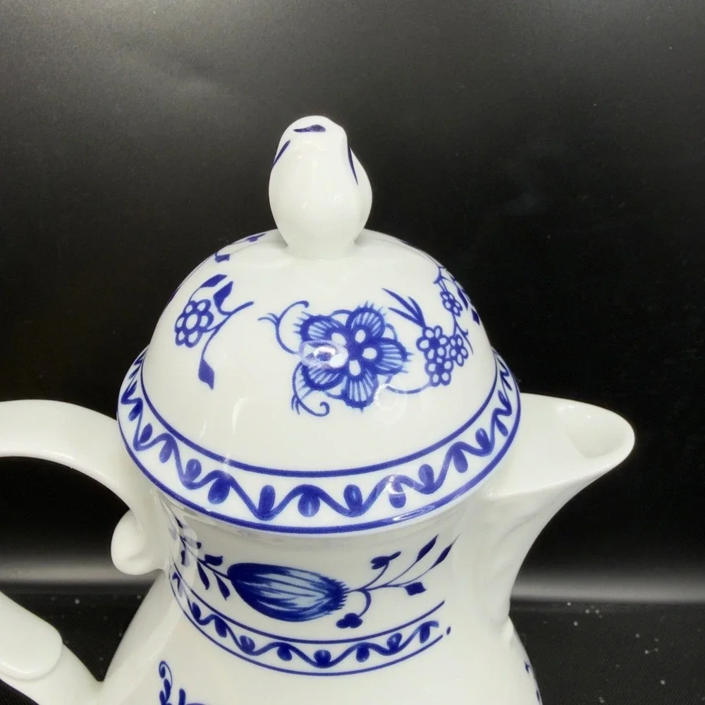 Triptis Porzellan Blue Onion‎ Coffee Pot Zwiebelmuster Germany White Blue Floral